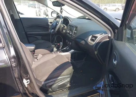 2018 Jeep Compass Sport Fwd z USA, uszkodzony, nr VIN 3C4NJCAB2JT211158